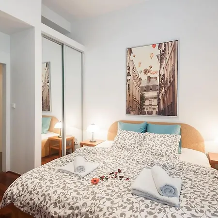 ★5 Star Living-amazing 2bed|2bath Apt-old Town Sq * Praga